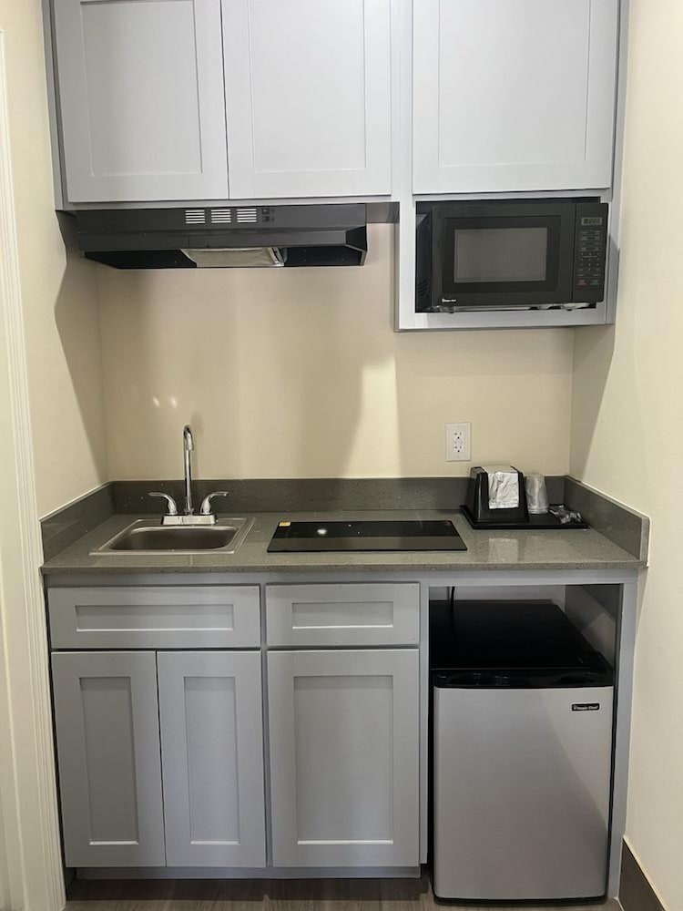 Elite Inn & Suites - photo 12