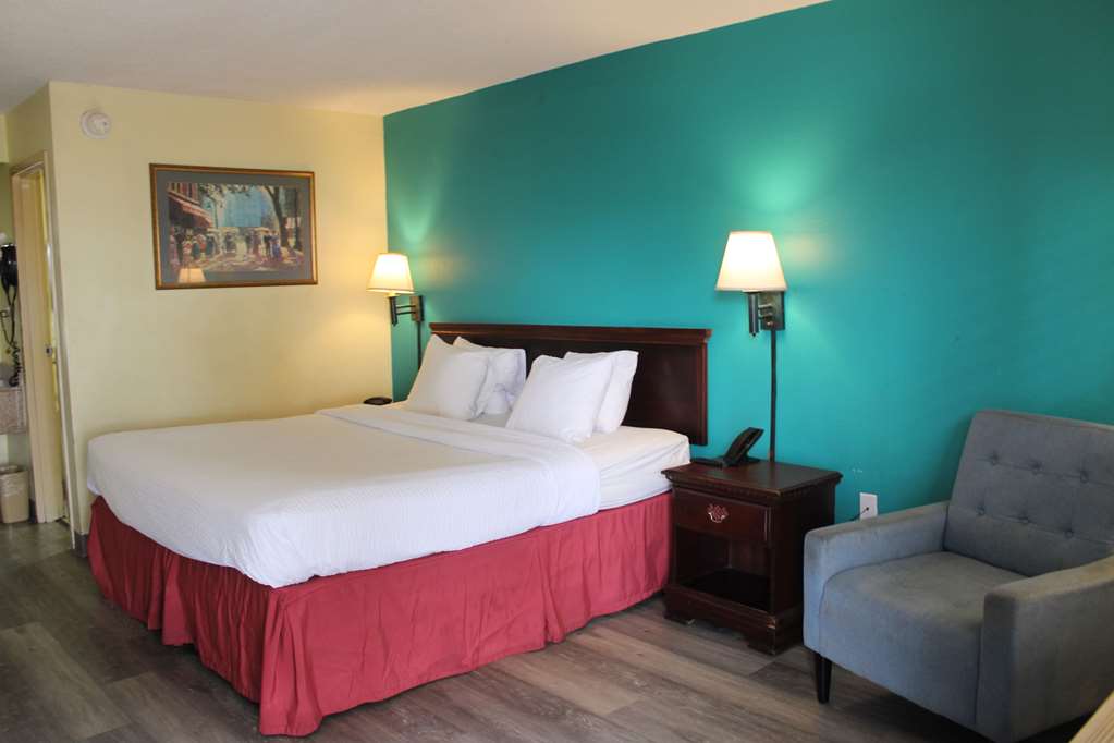 Days Inn by Wyndham Marianna - photo 17