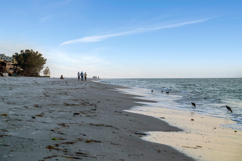 Stones Throw Beachfront Luxury Suites - photo 84