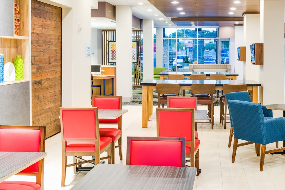 Holiday Inn Express & Suites Russellville by IHG - photo 26