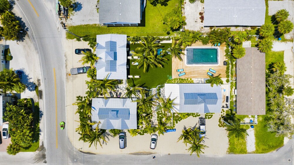 Islands West Resort Villas by AMI Locals - photo 8