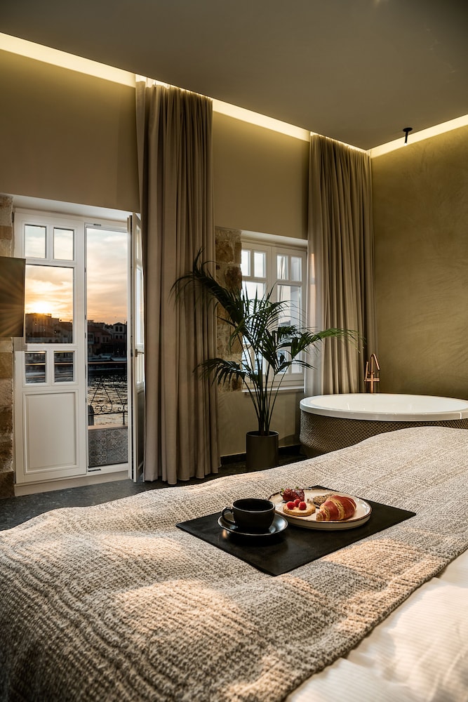 Divino Suites Chania — 4-Star Luxury Hotel in Chania, Greece