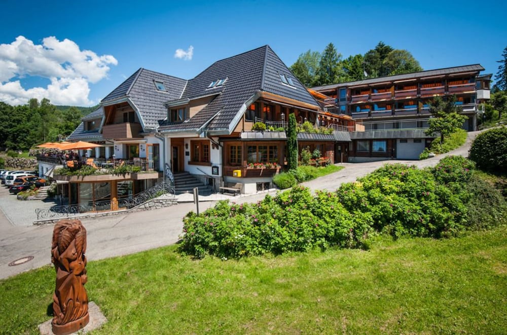Albtalblick Ihr Wellness & Wanderhotel — hotel in Hausern