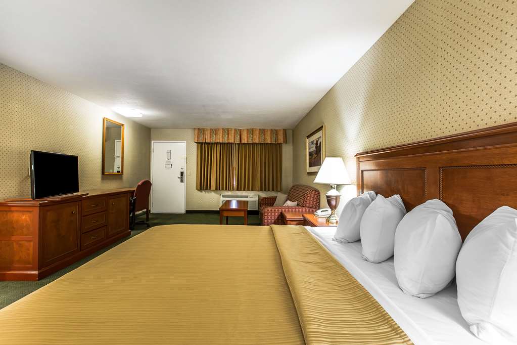 Quality Inn Near China Lake Naval Station - photo 25