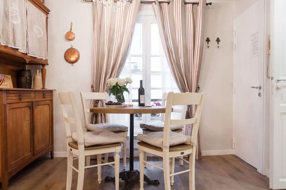 Le Merlot du Marais — 4-Star Luxury Hotel in Paris, France