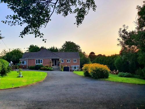Idyllic 2 Bedroom Self Contained UpsideDown Annexe — 4-Star Luxury Hotel in Llandrindod Wells, United Kingdom
