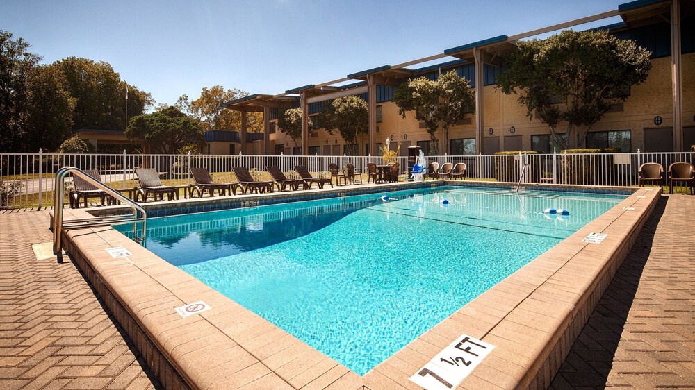 Best Western Crossroads Inn - photo 10