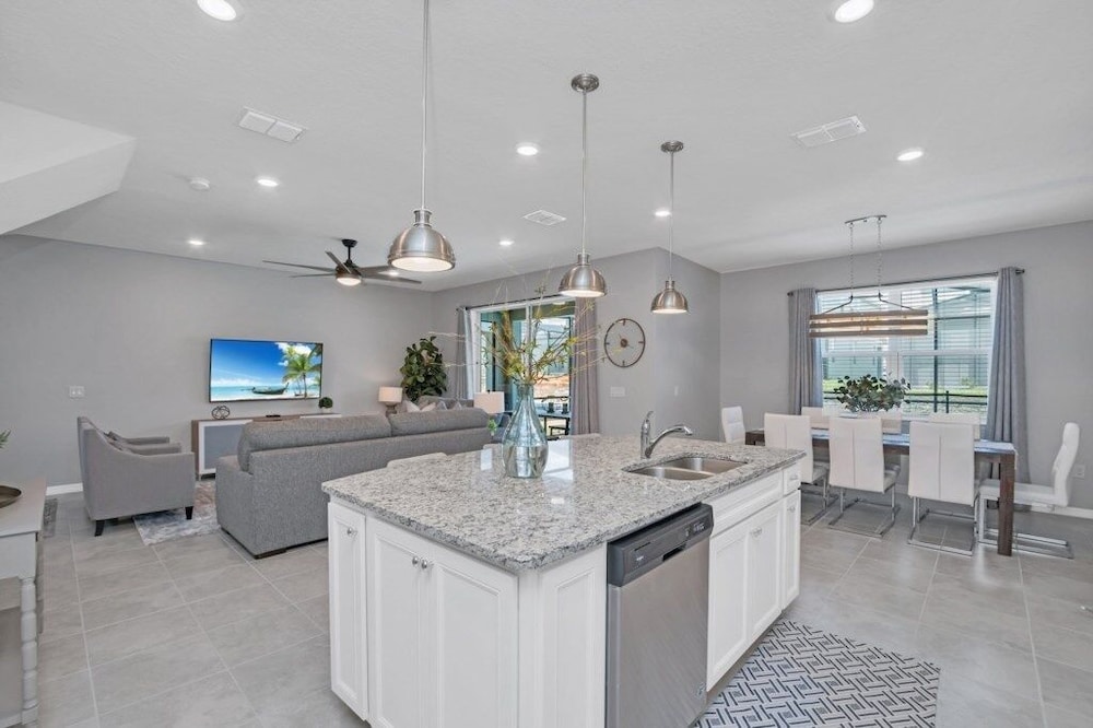 5 Bed With Fantastic Game Room In Fun Resort 5 Bedroom Townhouse by RedAwning - photo 17