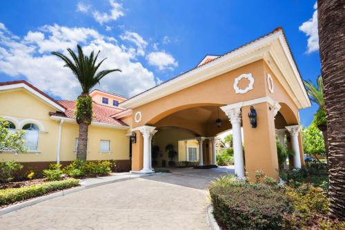 Walkin' on Sunshine 5 bed pool home in Terra Verde Resort near Disney — 4-Star Luxury Hotel in Kissimmee, United States