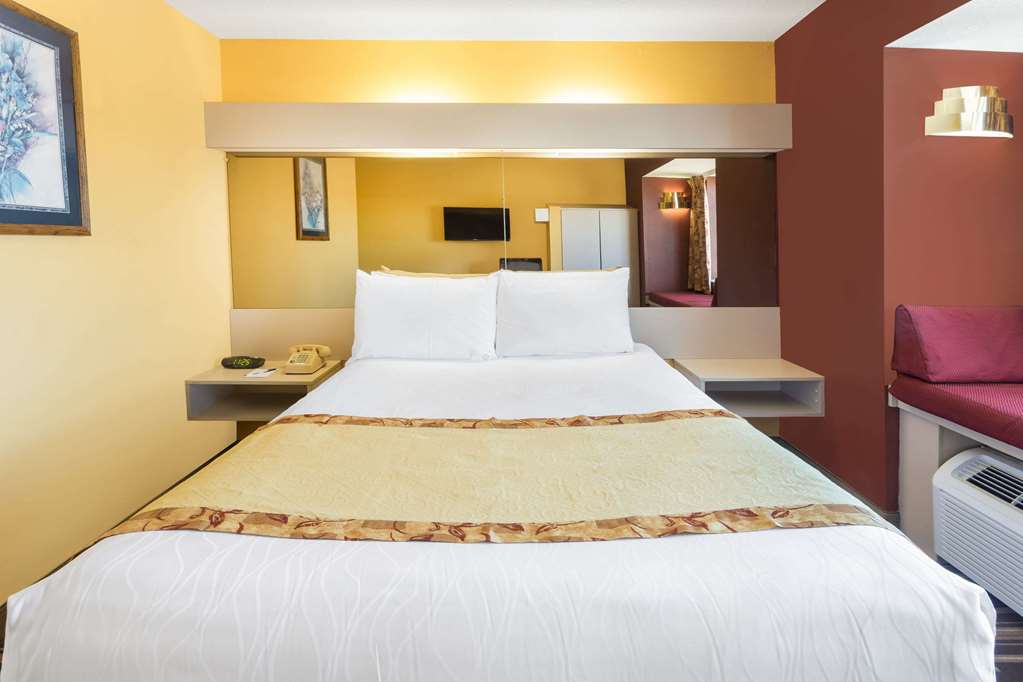 Microtel Inn & Suites by Wyndham Tuscaloosa East - photo 5