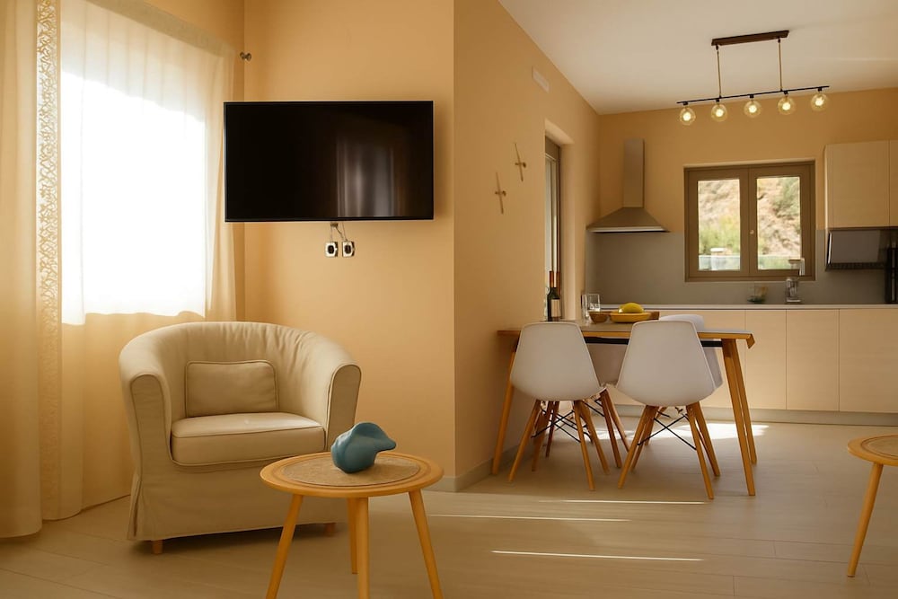 Paliochora Beachfront Escape Milolithos Pool Nest — 4-Star Luxury Hotel in Palaiochora, Greece