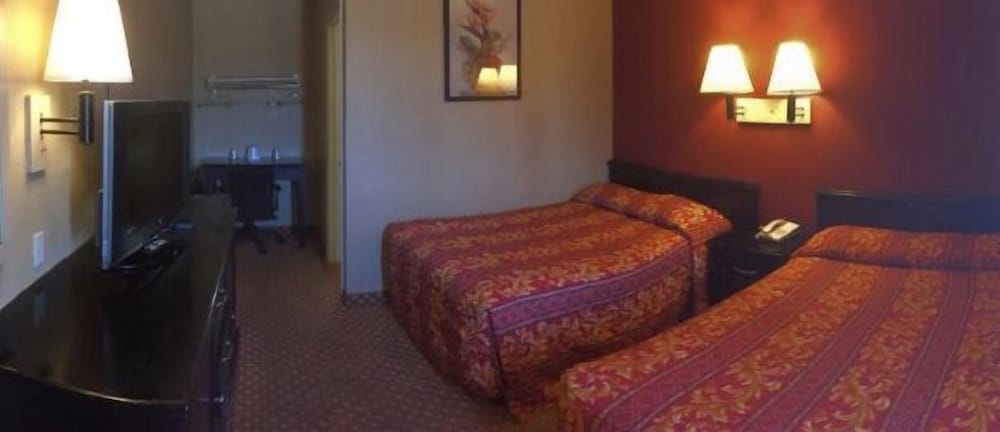 Hilltop Inn & Suites - photo 12