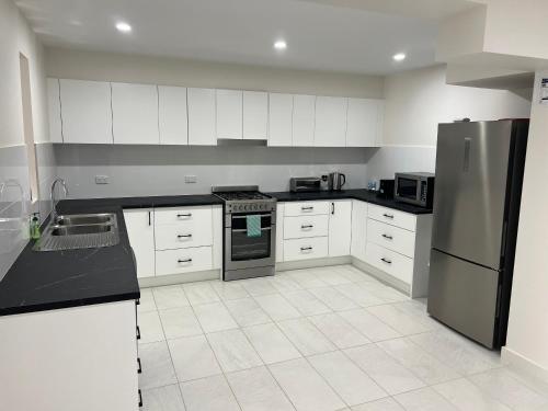 Beachside & Jetty View 2 Skippers Apartment — 4-Star Luxury Hotel in Streaky Bay, Australia