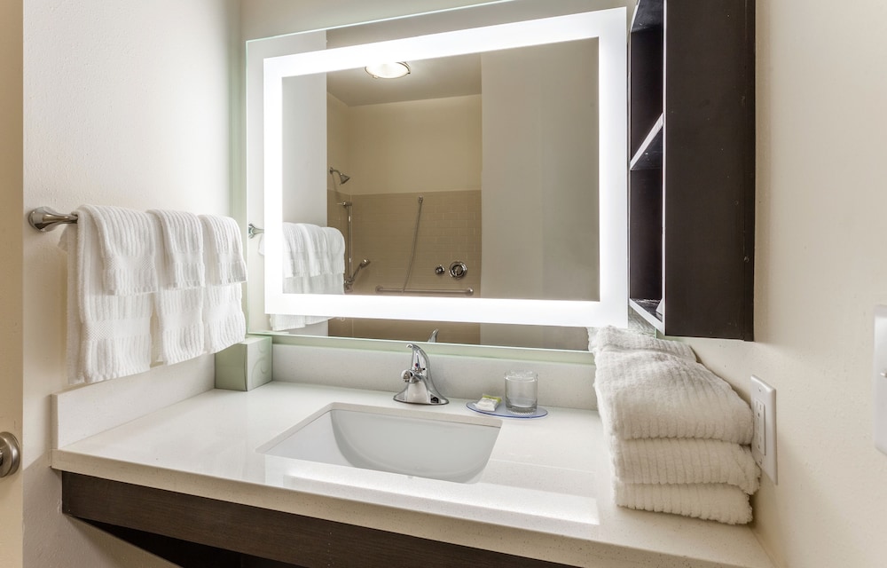 Candlewood Suites Davenport by IHG - photo 17