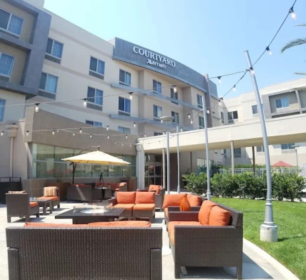 Courtyard by Marriott Long Beach Airport - photo 26