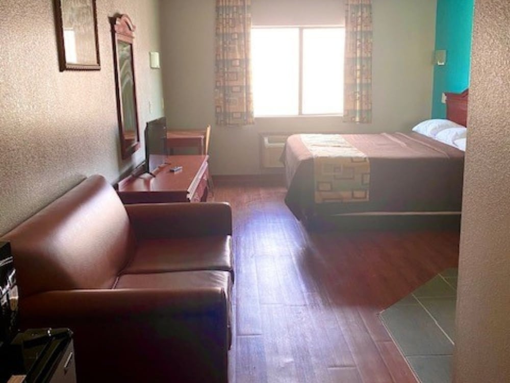 Tropicana Inn and Suites - photo 13