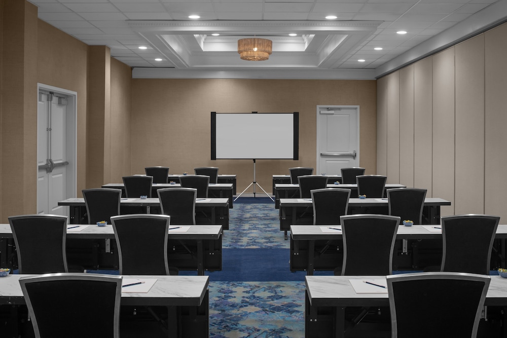Hotel Indigo Mount Pleasant by IHG - photo 60
