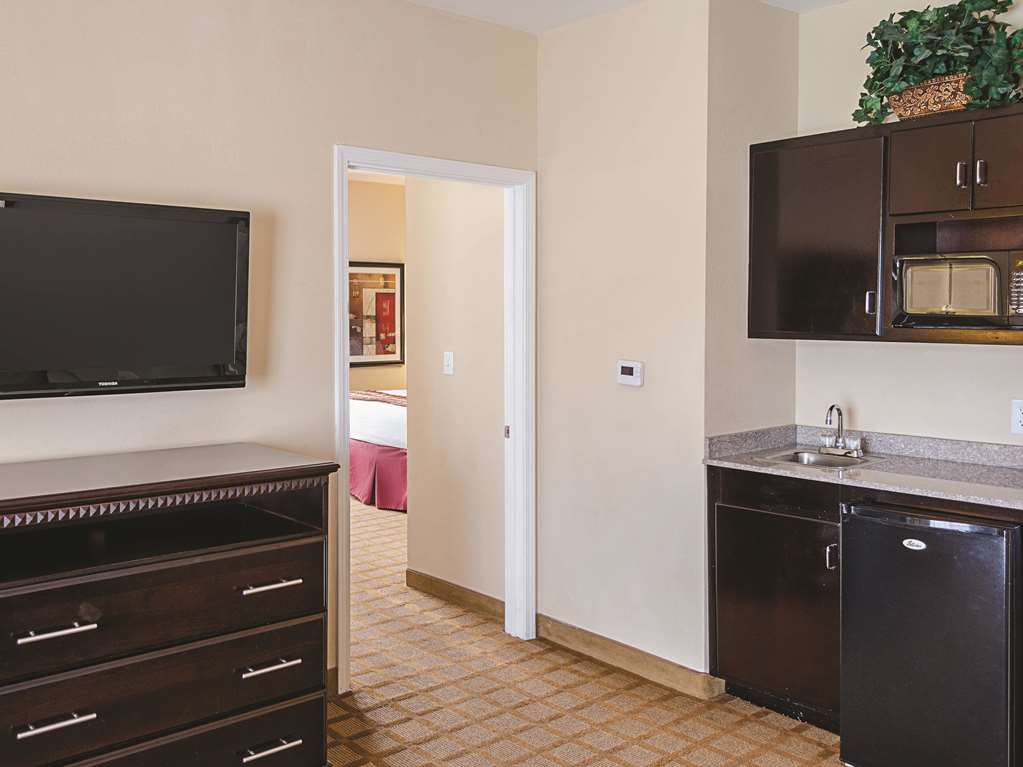 La Quinta Inn & Suites by Wyndham Mobile Satsuma Saraland - photo 23