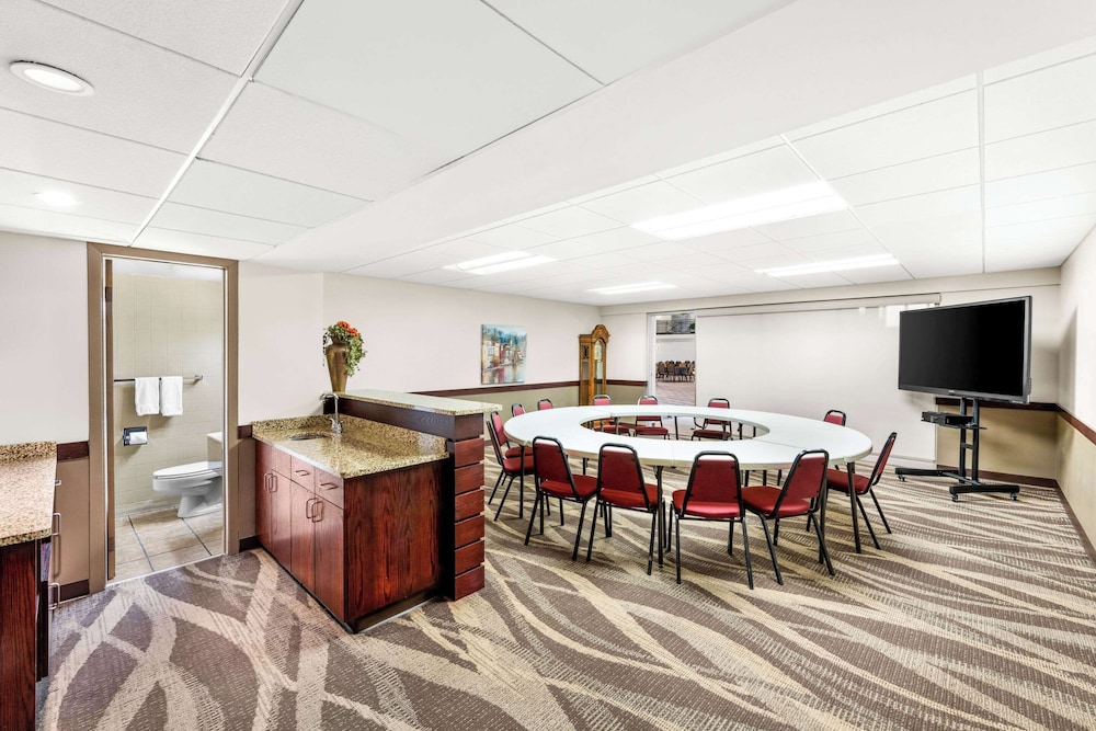 Quality Inn Columbus NE - photo 50