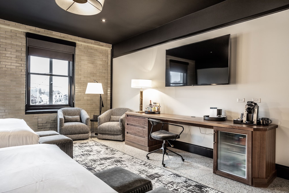 Bottleworks Hotel - photo 23