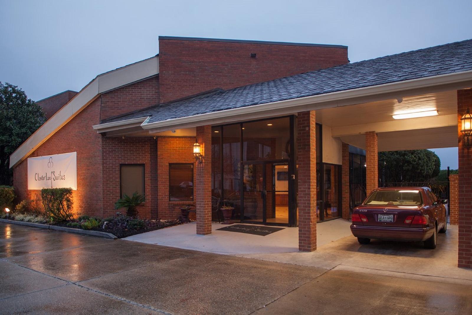 Cloverleaf Suites - photo 2