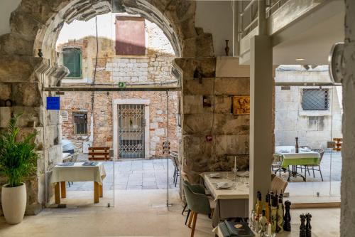 Leonis Restaurant & Rooms — 4-Star Luxury Hotel in Split, Croatia