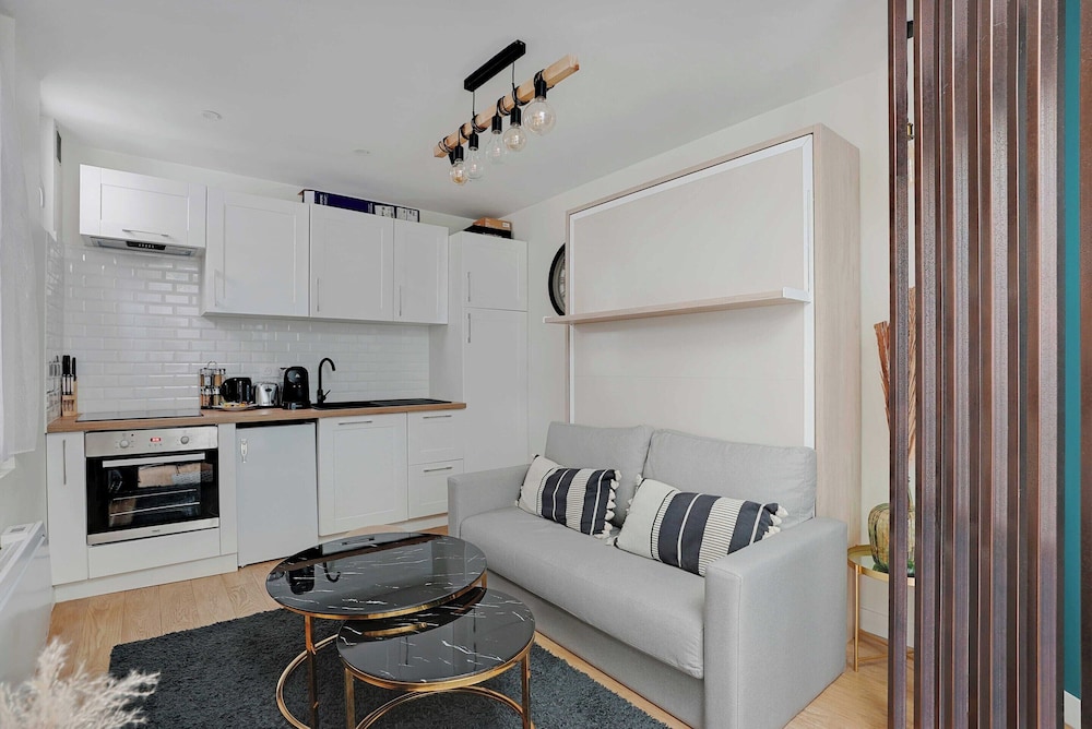 Cosy Apartment With 2 Rooms in Marais — 4-Star Luxury Hotel in Paris, France