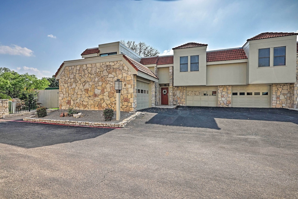 Modern Townhome w Patio Next Door to Resort - photo 14