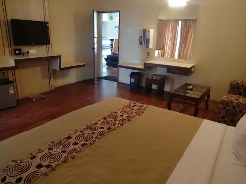 Vihal Estancia Holiday Inn — Yercaud — photo 4