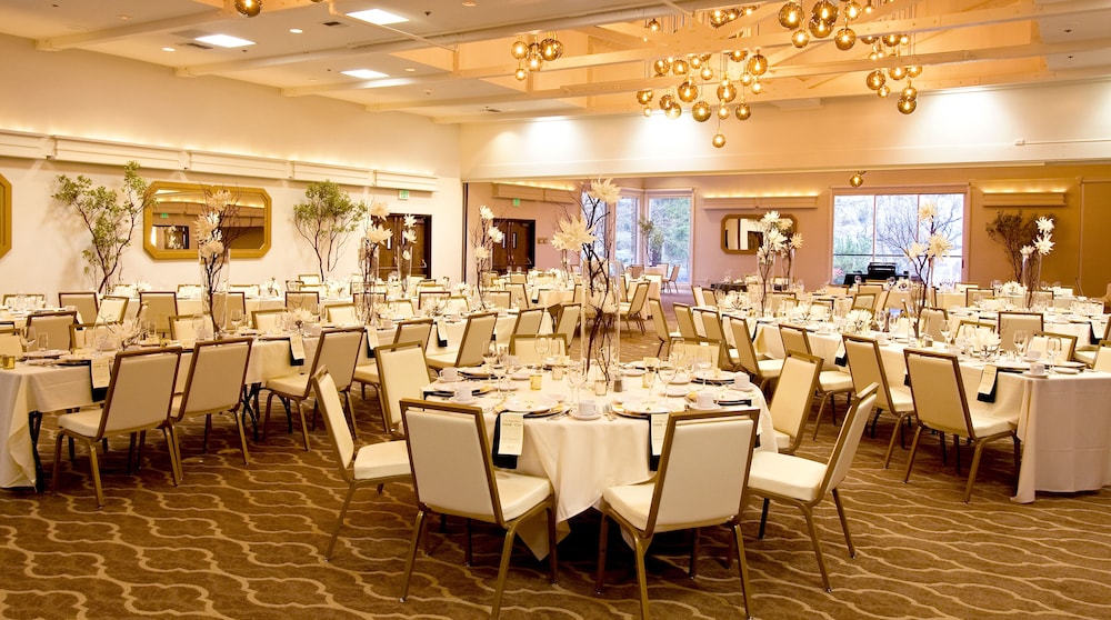 Ashland Hills Hotel & Suites - photo 60