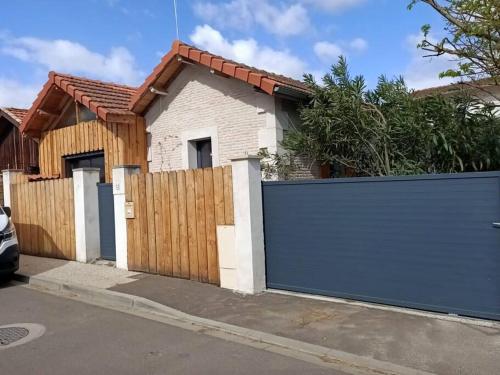 T3 Refait a Neuf Patio Wifi Et Plage in Arcachon, France