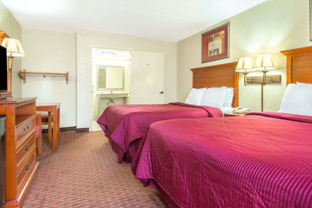 Days Inn by Wyndham Shorter - photo 9