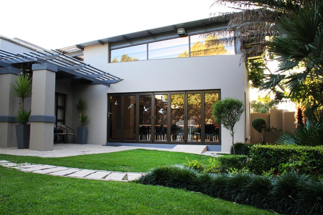 Appledew Guesthouse — 4-Star Luxury Hotel in Standerton, South Africa