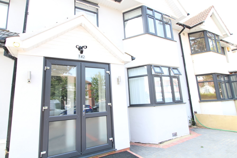 BlueGreen Suites — Edgware — photo 2
