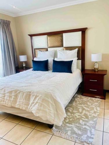 A Warm 3 bed Townhouse in a secure complex — 4-Star Luxury Hotel in Witbank, South Africa