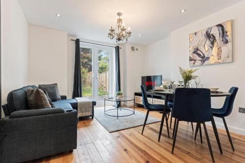 Charming 2 Bed Flat with Garden in London — 4-Star Luxury Hotel in London, United Kingdom