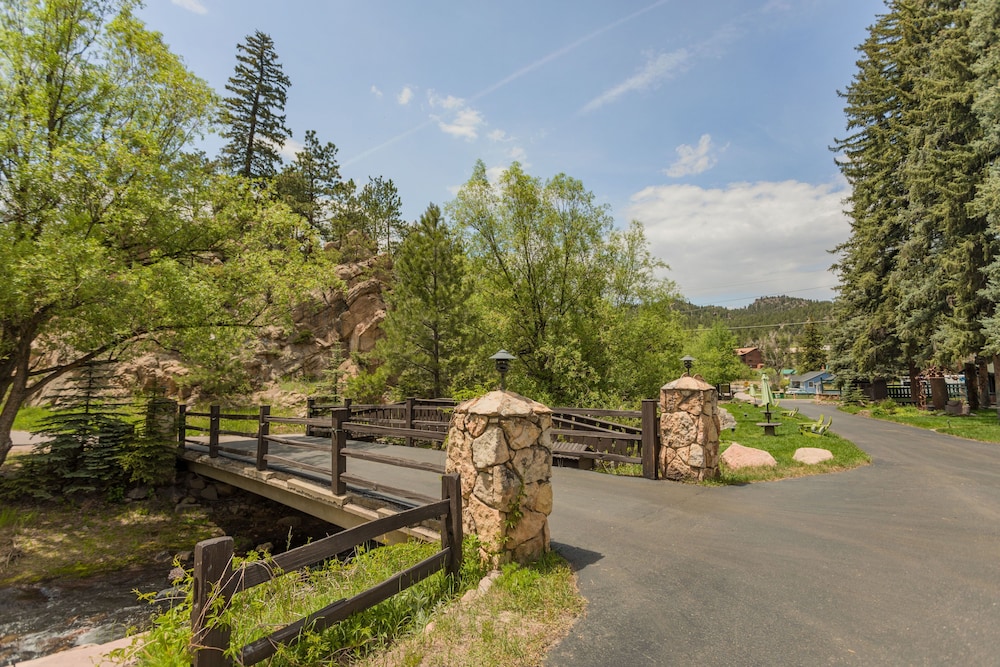 Highland Haven Creekside Inn - photo 185