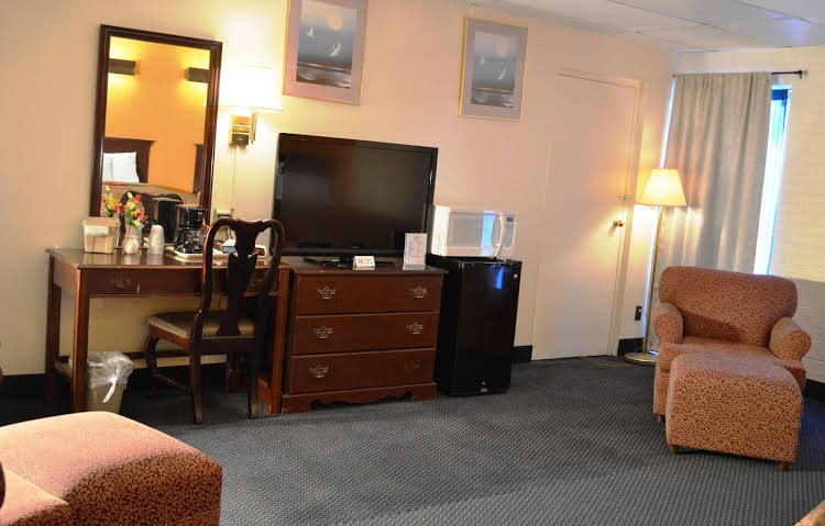 Knights Inn Bluefield - photo 17