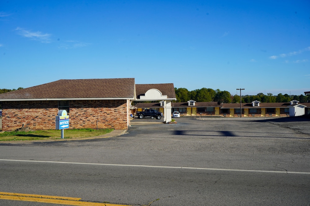 Sunset Inn Clarksville - photo 51