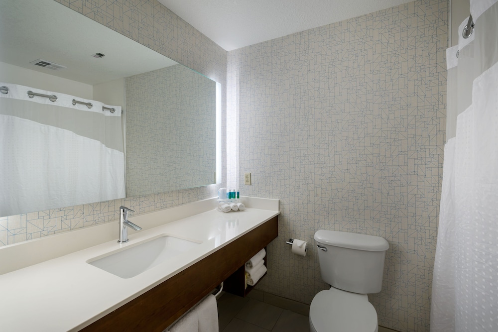 Holiday Inn Express & Suites Lawrence by IHG - photo 18