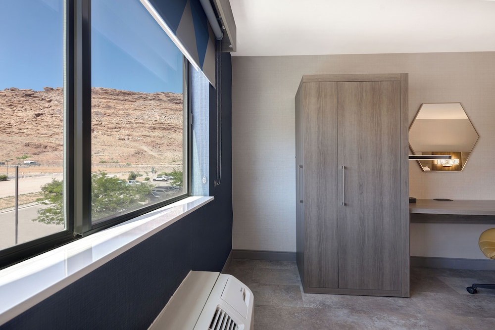 Holiday Inn Express & Suites Moab by IHG - photo 12