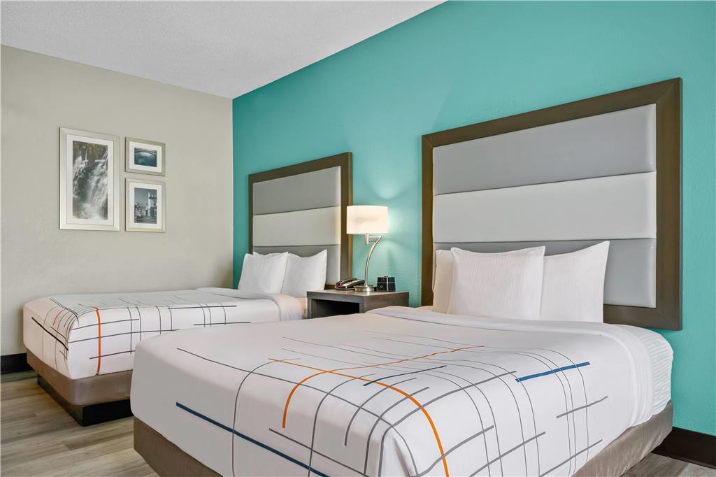 La Quinta Inn & Suites by Wyndham Batavia - photo 18