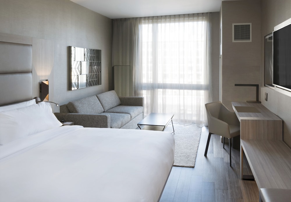 AC Hotel by Marriott Boston Cleveland Circle - photo 5