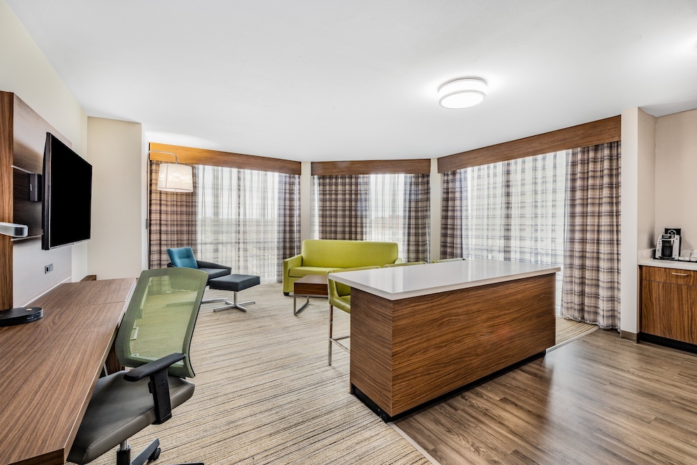 Holiday Inn Express & Suites Lincoln Downtown by IHG - photo 13