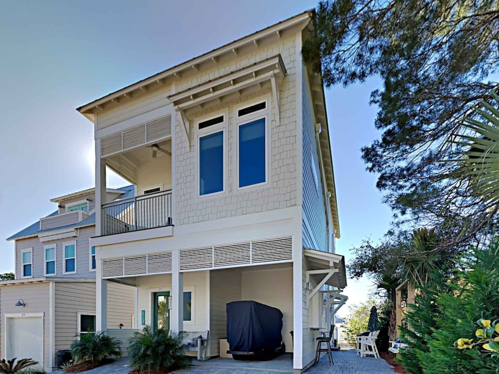View From The Top by Southern Vacation Rentals — 4-Star Luxury Hotel in Seaside, United States