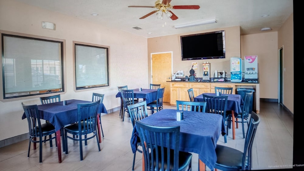 OYO Hotel Yoakum West - photo 43
