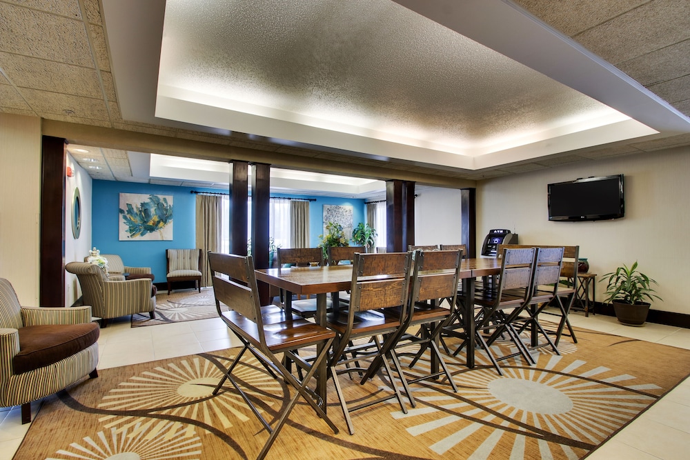 Wingfield Inn & Suites - photo 5