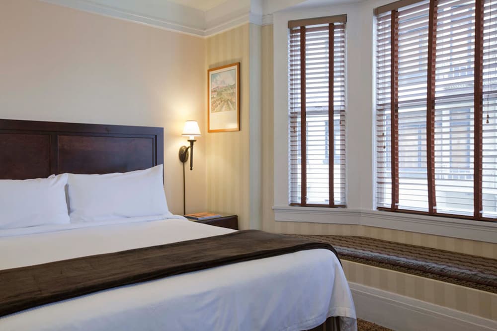 Executive Hotel Vintage Court - photo 11