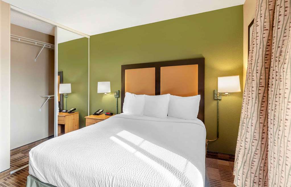 Extended Stay America Chicago Westmont Oak Brook - photo 12