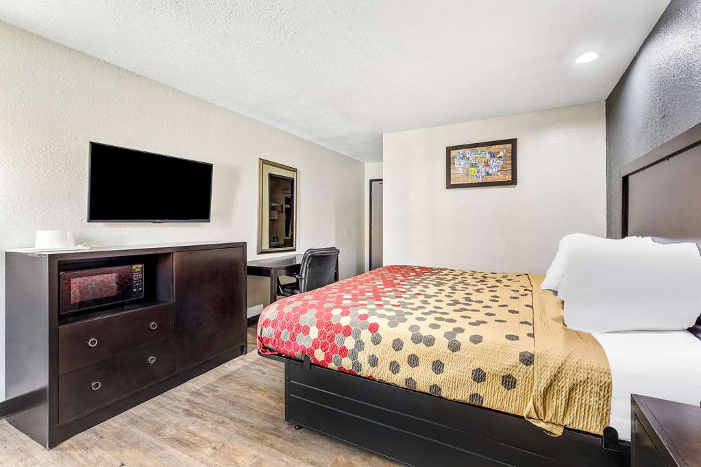 Econo Lodge Akron Copley Northwest - photo 19